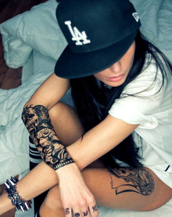 Some of the sexiest tattooed women on the Internet. (14)