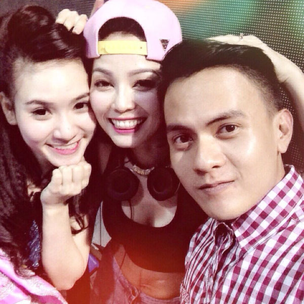 Weekend confession s of drunk girls and guys partying. (10)