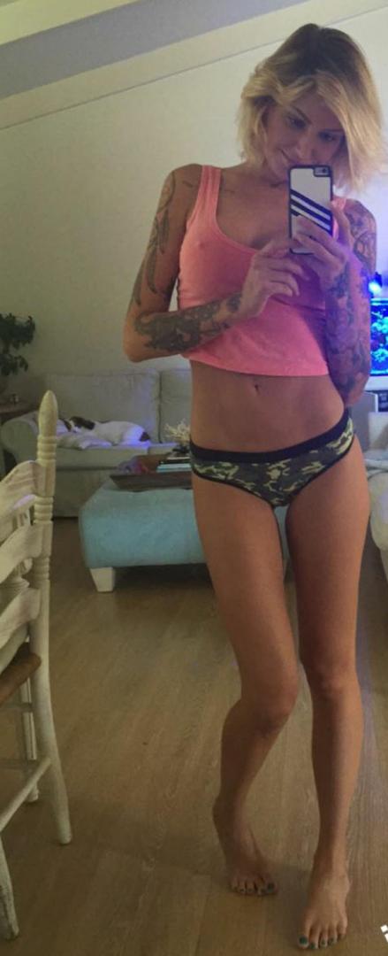 Beautiful women with sexy tattoos. (14)