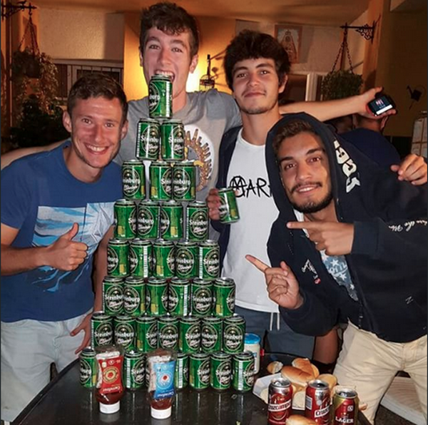 Weekend confession s of drunk girls and guys partying. (33)