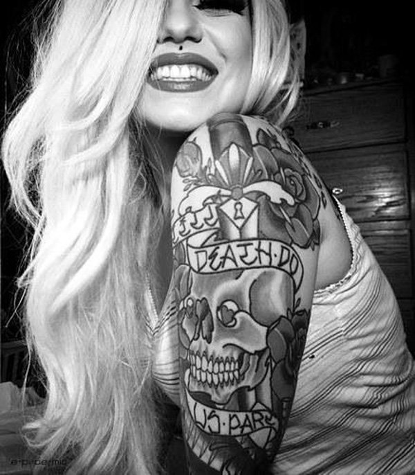 Some of the sexiest tattooed women on the Internet. (30)