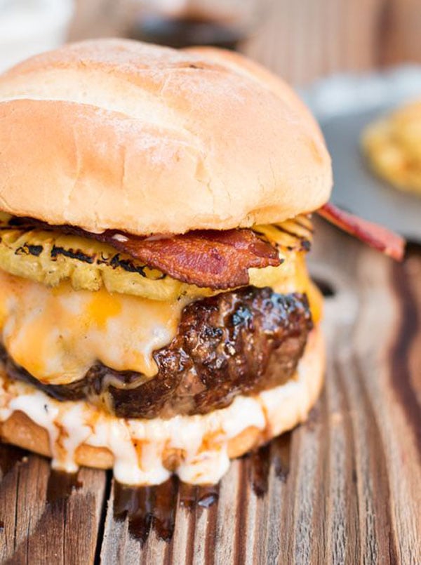 An amazing burger with bacon and cheese, perfect for 2022.