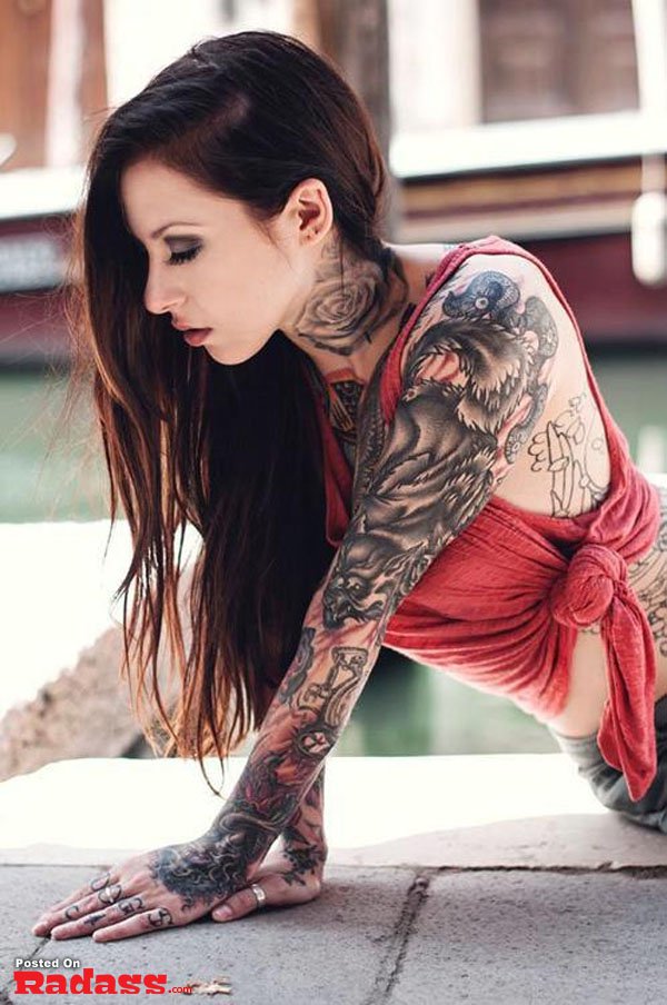hot girls with tattoos-26 wine tattoo photos. (8)