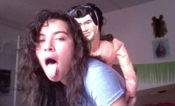 I would date you but I found this funny photo. (29)