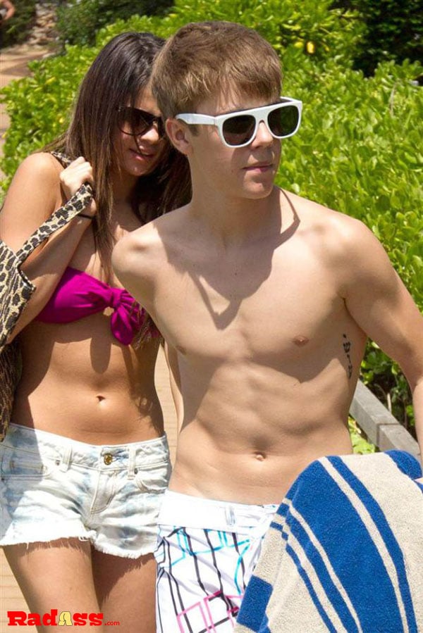 05-01-12 The famous and their tats-10 img-40