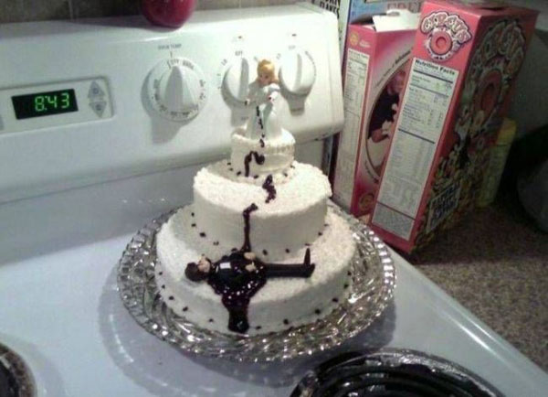 Hilarious Divorce Cake that is better than the wedding cake. (9)