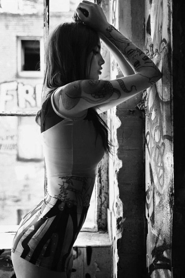 Some of the sexiest tattooed women on the Internet. (10)