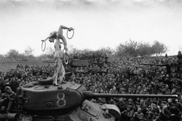 Historically Significant Moments caught on camera. (14)
