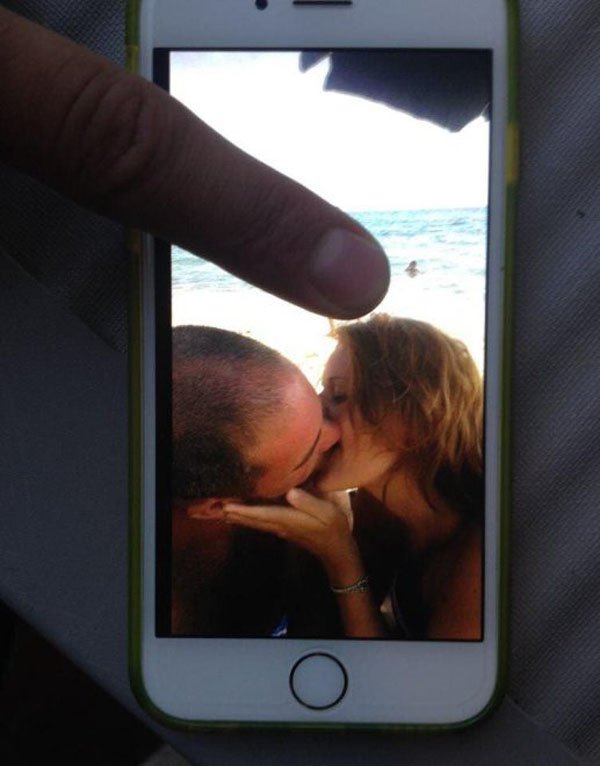 A couple asks Redditors to help photoshop a child out of their romantic photo.