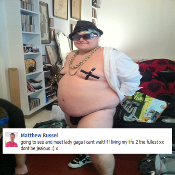 A man in a tuxedo with a chain around his neck explores Facebook (20 Pics).