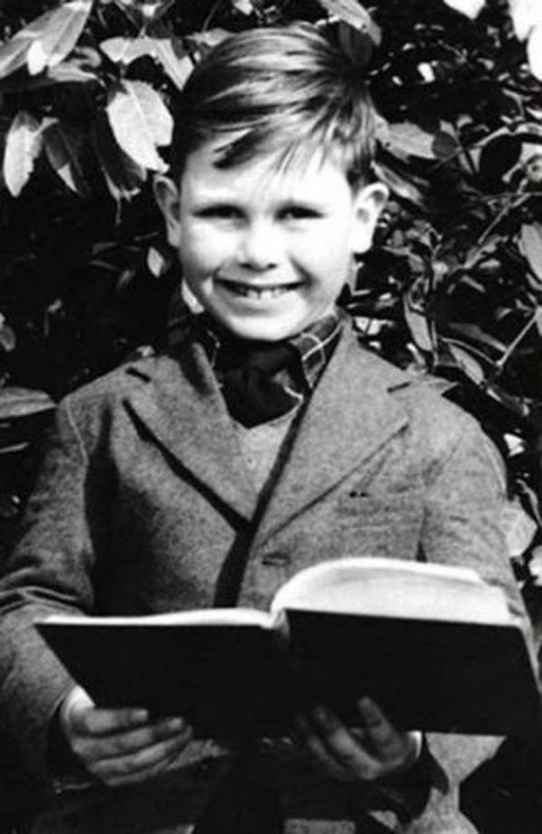 Photos of Celebrities When They Were Young. (8)