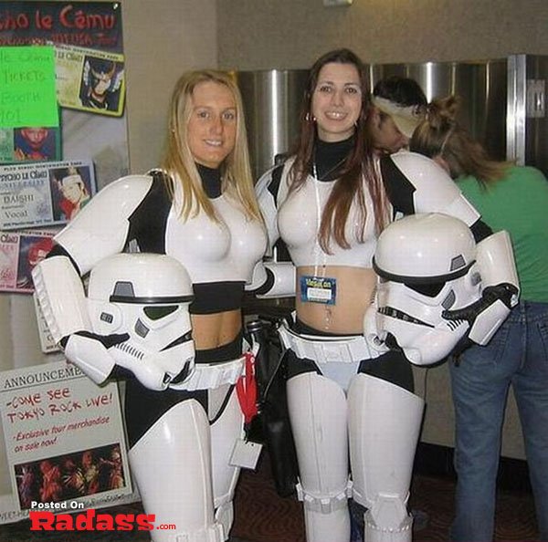 girl-you-are-strange-34 Weekend Confessions: A woman wearing a unicorn mask, captured in 28 pics.