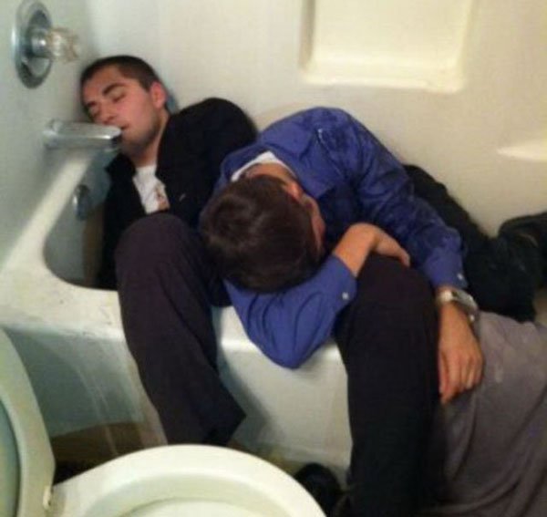 Hilarious photos of drunk people. (9)