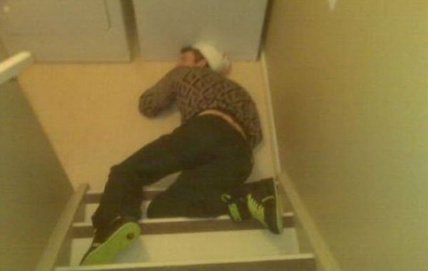 Hilarious photos of drunk people. (10)