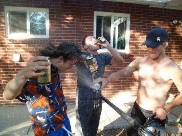 Hilarious photos of drunk people. (24)