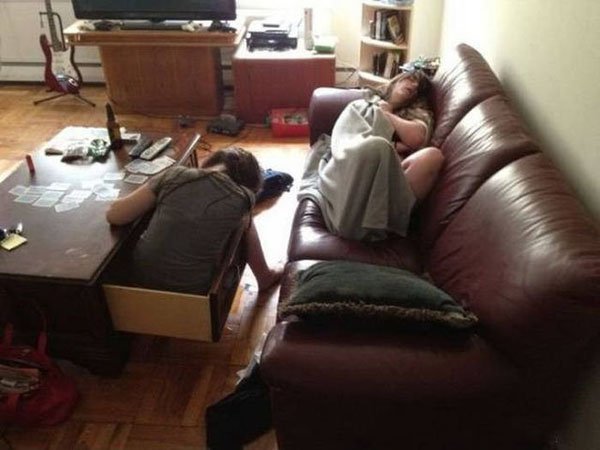 Hilarious photos of drunk people. (25)