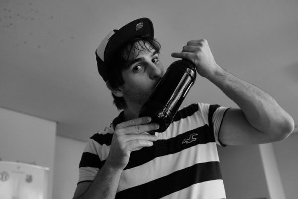 Weekend confessions of drunk col lege girls and guys partying. (26)