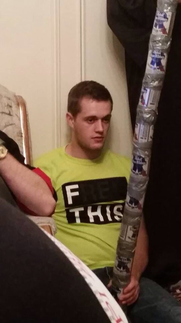 Weekend confessions of drunk col lege girls and guys partying. (24)