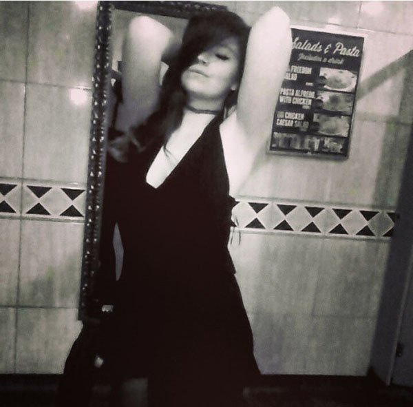 Weekend confessions of drunk col lege girls and guys partying. (23)