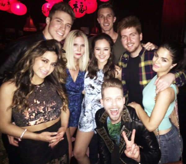 Weekend confessions of drunk col lege girls and guys partying. (15)