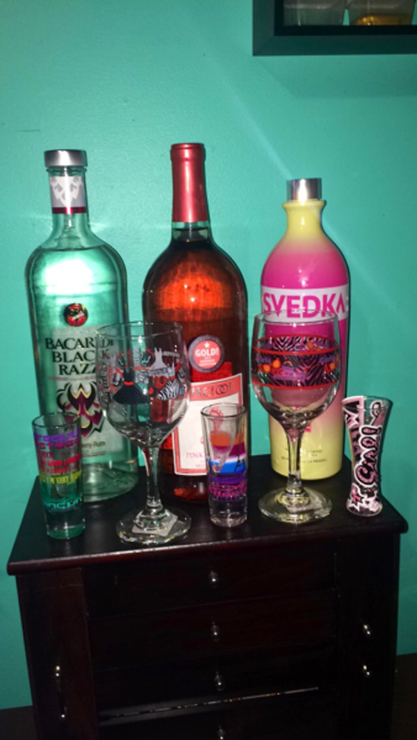 Weekend confessions of drunk col lege girls and guys partying. (6)