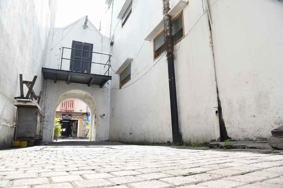 Membanggakan Warisan Budaya Bus Wisata Surabaya Heritage 2 Gerbang Keraton Surabaya