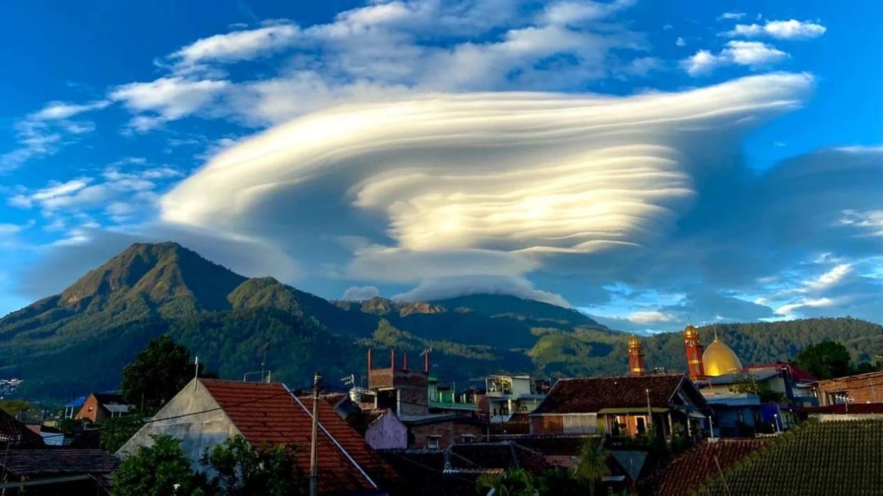 Menikmati Keindahan Alam di Wisata Gunung Surabaya 1 Gunung arjuno