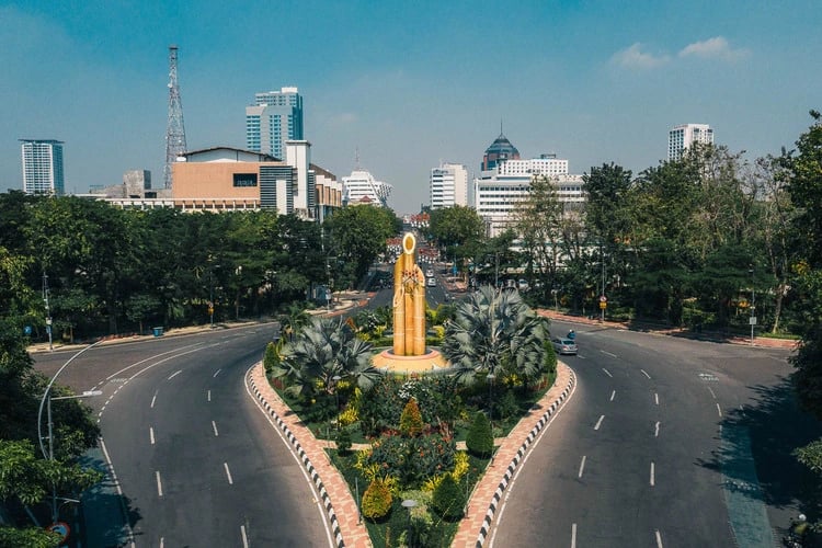 20 Tempat Hunting di Surabaya Malam Hari Instagenic 11 bambu runcing