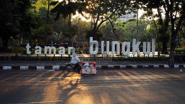 20 Tempat Hunting di Surabaya Malam Hari Instagenic 10 Taman Bungkul