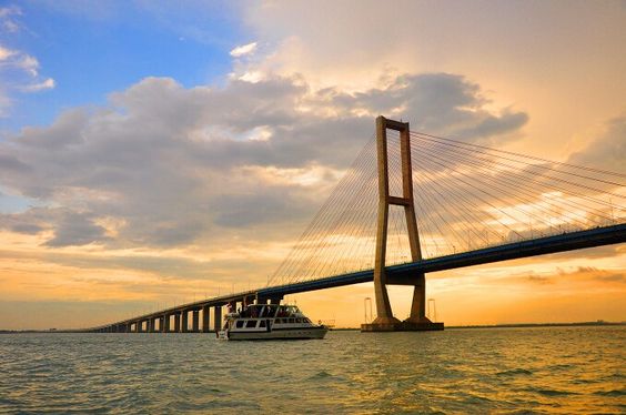 20 Tempat Hunting di Surabaya Malam Hari Instagenic 8 jembatan suramadu