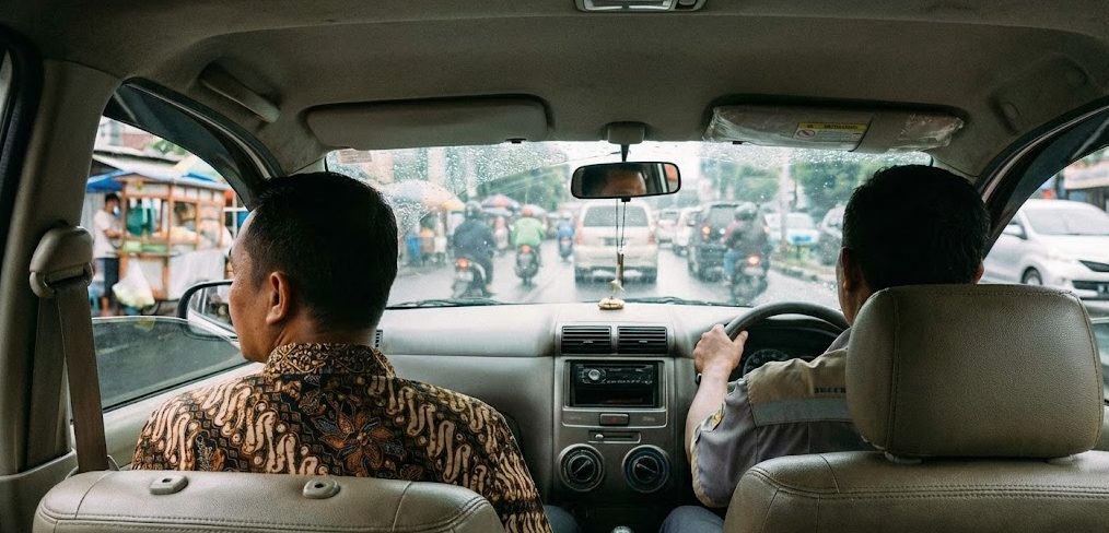 Sewa Mobil Surabaya Harian dengan Supir: Solusi Terbaik untuk Mobilitas Anda 1 sewa mobil surabaya harian dengan supir