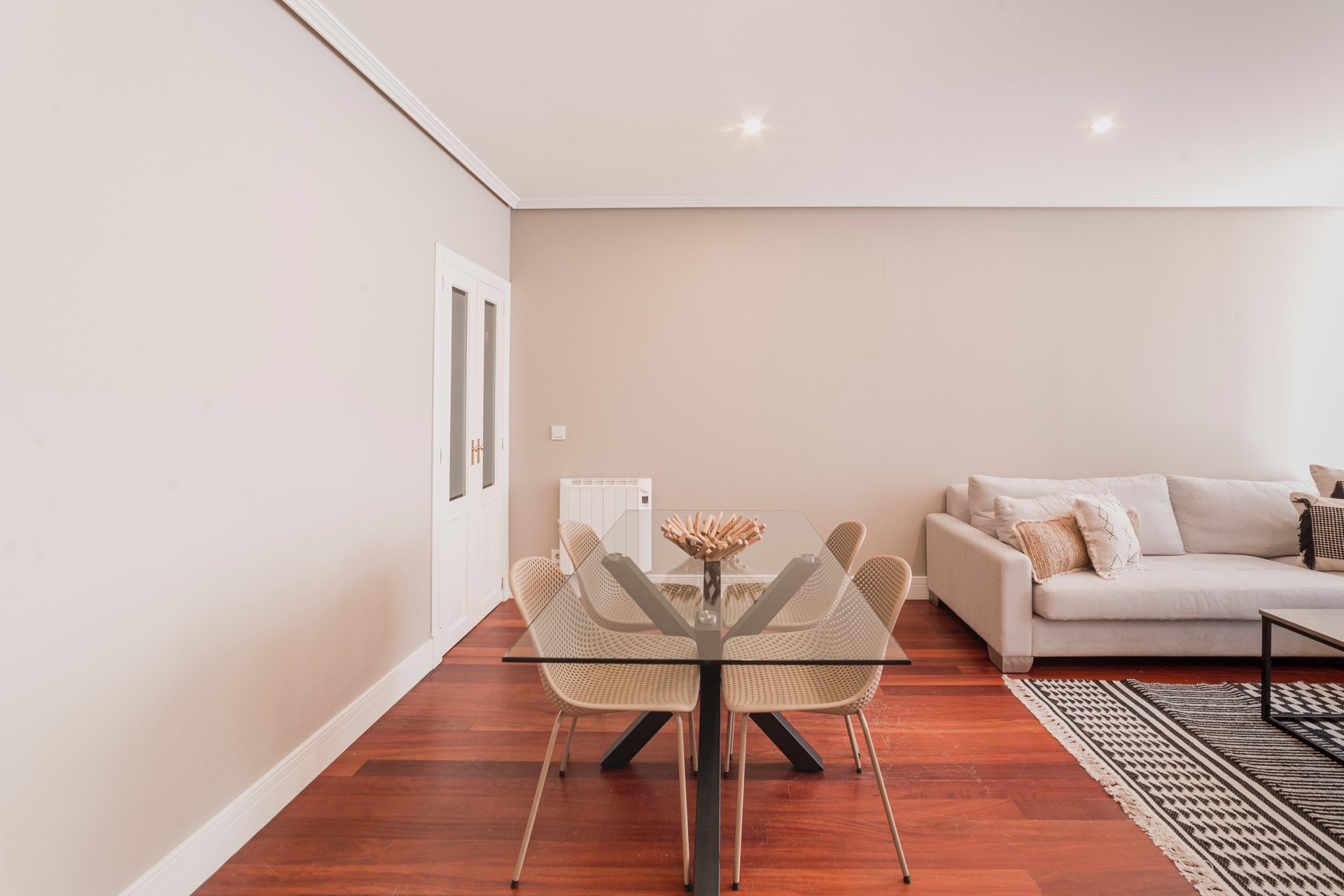 real920015 Zona de comer de la sala de estar del apartamento temporal en A Coruña Calle Real - Planta 1