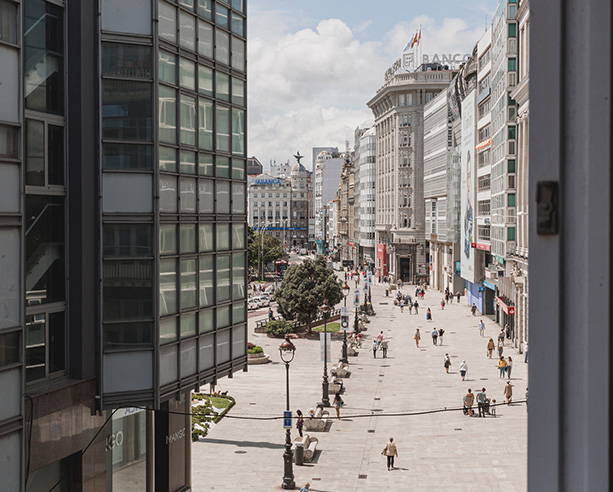 calle-real-92-3-4-14 Vista de la Calle Real desde apartamento de alquiler en A Coruña, ubicación céntrica y peatonal