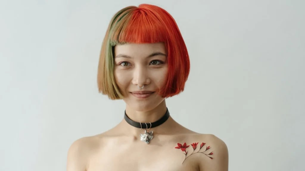 Two-tone hair colour conditioned with DL-Panthenol