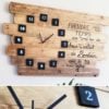 horloge-bois-industrielle-noir-texte-photo horloge-murale-bois-décoration-pendule-personnalisé-citation-artisanal-naturel-industriel