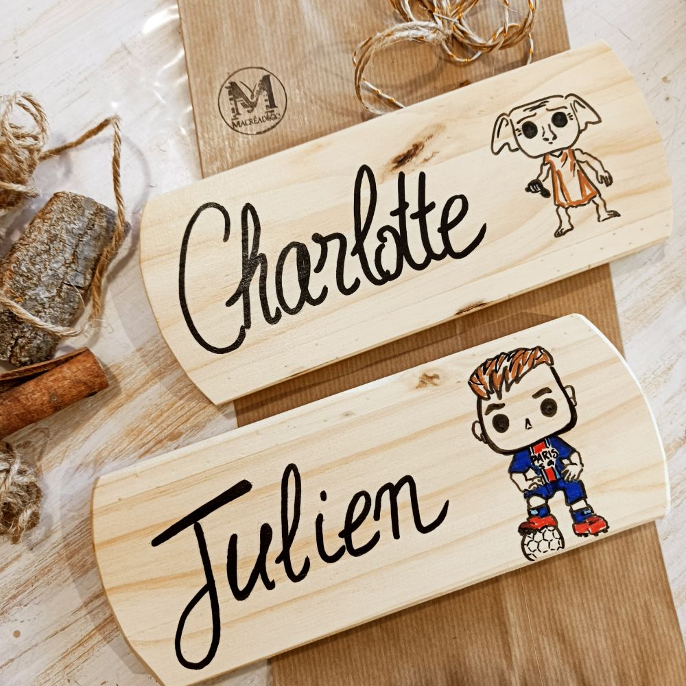 pancarte-plaque-prenom-personnage-cadeau-bois-personnalisé-artisanal pancarte-plaque-prenom-personnage-cadeau-bois-personnalisé-artisanal