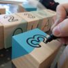 cube-bois-prenom-lettre-chiffre-enfant-cadeau-artisanal-personnalisé-décoration cube-bois-prenom-lettre-chiffre-enfant-cadeau-artisanal-personnalisé-décoration