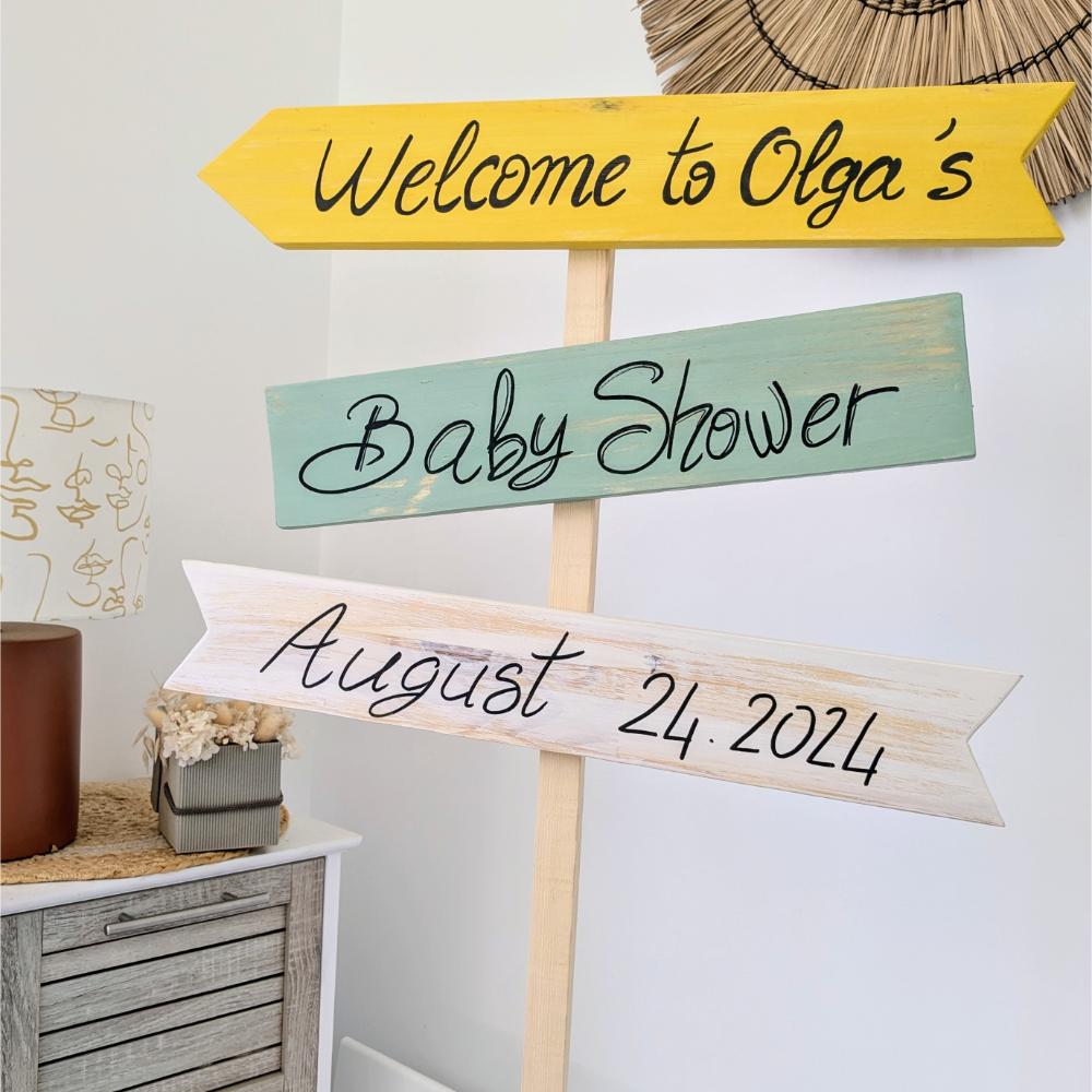 panneau-directionnel-flèche-direction-baby-shower-bois-personnalisé-artisanal Panneaux de naissance avec date du 24 août.