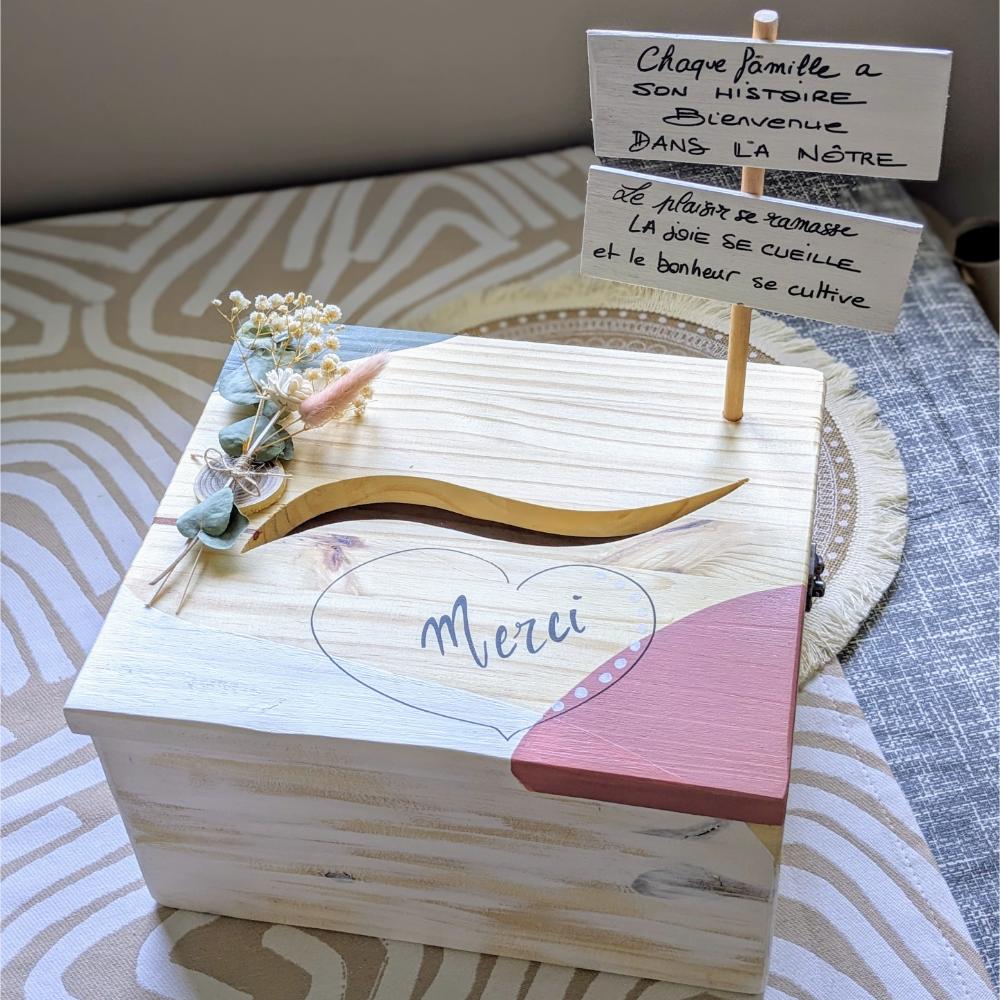 urne-évènements-mariage-bois-fleurs-séchées-personnalisé-décoration-artisanal Boîte en bois merci avec message inspirant.