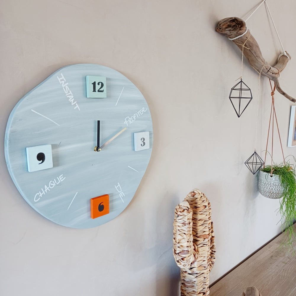 horloge-murale-bois-décoration-personnalisé-citation-artisanal-ronde-pendule horloge-murale-bois-décoration-personnalisé-citation-artisanal-ronde-pendule