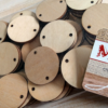 pastille-bois-calendrier pastilles-bois-percé-calendrier-anniversaires-perpétuel-bois-personnalisable-artisable