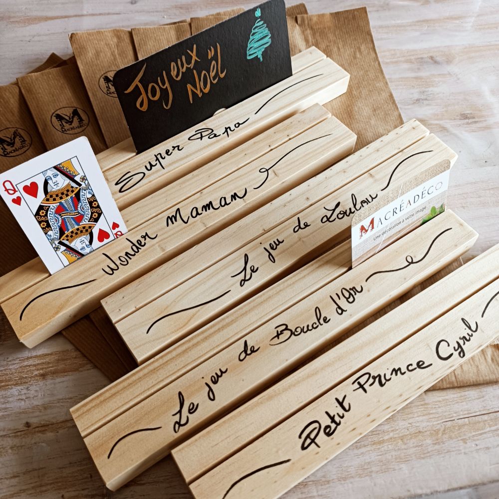 support-carte-a-jouer-bois-personnalisé-artisanal-cadeau support-carte-a-jouer-bois-personnalisé-artisanal-cadeau