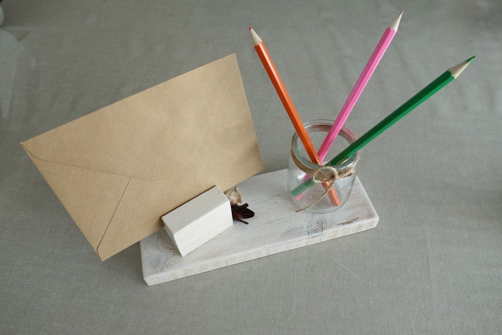 support-pot-crayons-bureau-cadeau-maitresse-fin-d'ann&eacute;e-message-bois-personnalis&eacute;-artisanal