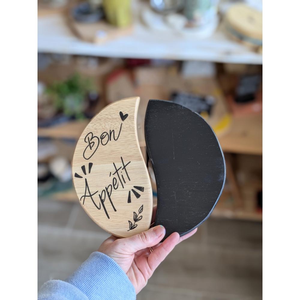 Planches en bois repose plat yin-yang avec inscription