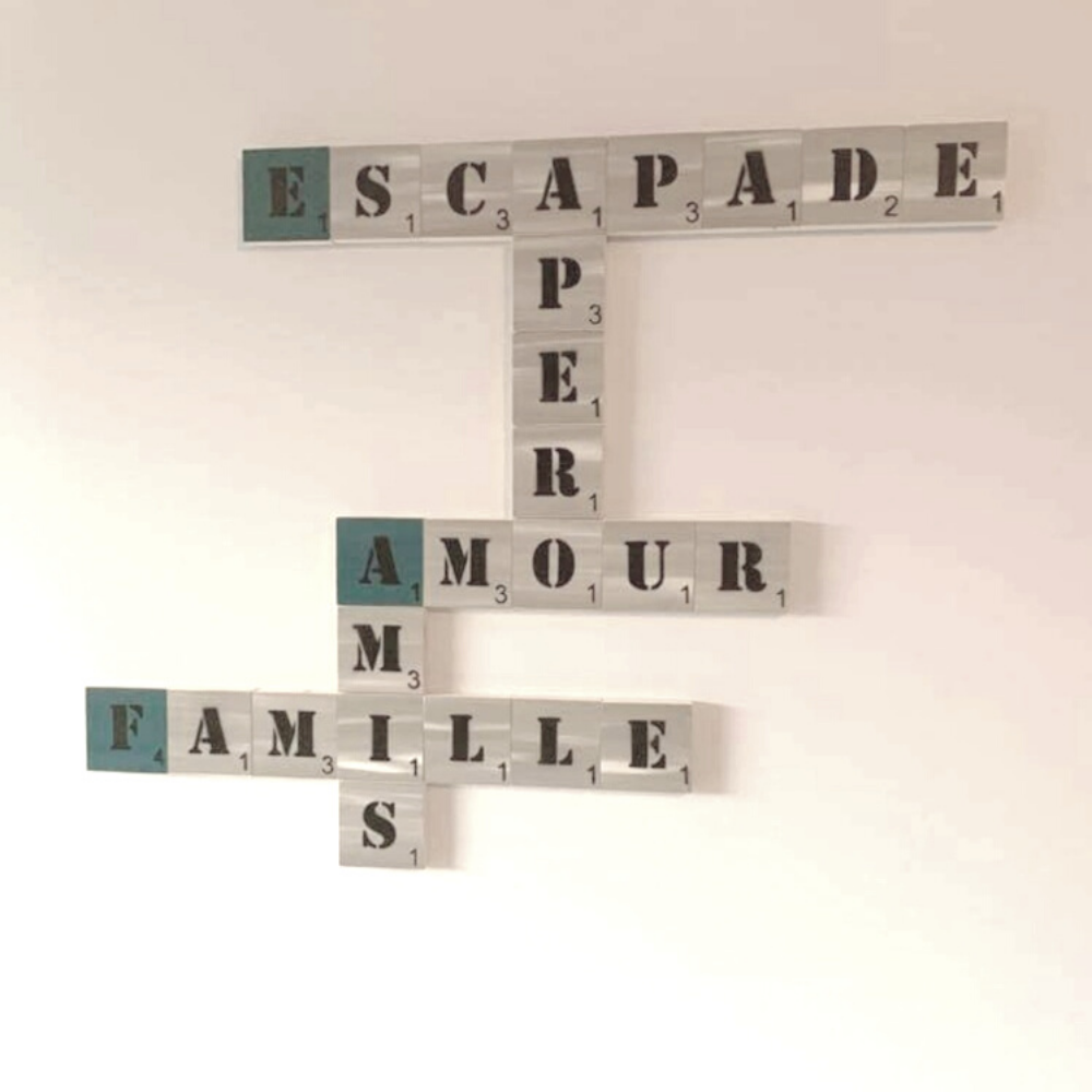 scrabble-mural-bois-lettre-géant-mots-prenoms-décoration-maison-personnalisé-artisanal scrabble-mural-bois-lettre-géant-mots-prenoms-décoration-maison-personnalisé-artisanal