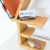 etagere-bois-love-decoration Étagère en bois avec livres et carte