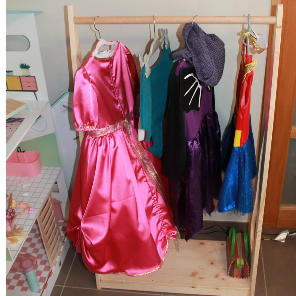 portant-vetement-deguisement-chambre-enfant-deco portant-vetement-portant-portique-chambre-enfant-déguisement-bois-sur-mesure-artisanal