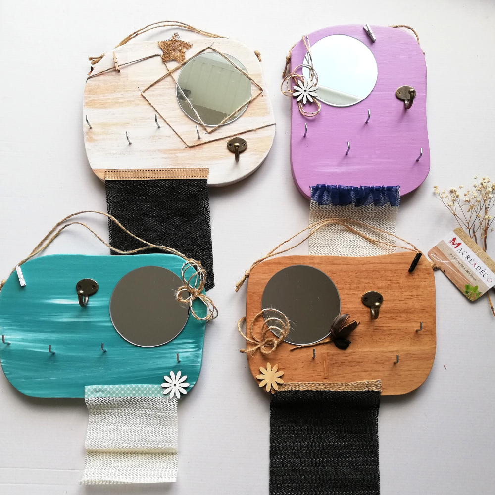 présentoir-support-bijoux-mural-miroir-bois-personnalisé-artisanal-cadeau présentoir-support-bijoux-mural-miroir-bois-personnalisé-artisanal-cadeau