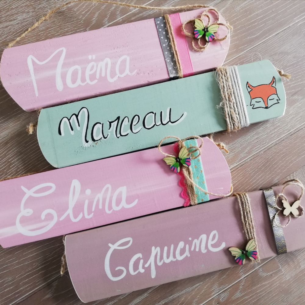 plaque-deco-prenom-porte-maison-cadeau (1) pancarte-plaque-panneau-décoration-maison-cadeau-bois-personnalisé-artisanal-prénoms