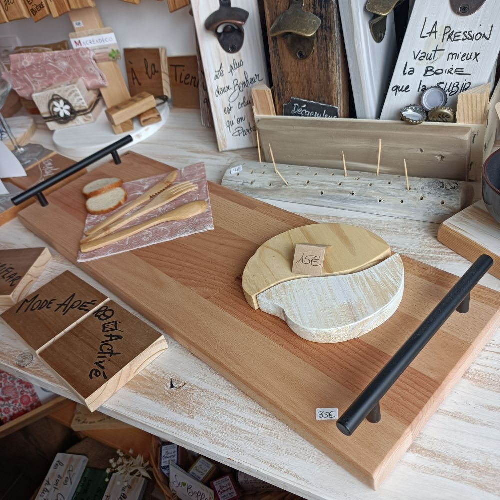planche-plateau-bois-poignée-noire-apéro-personnalisé-artisanal-aperitif planche-plateau-bois-poignée-noire-apéro-personnalisé-artisanal-aperitif